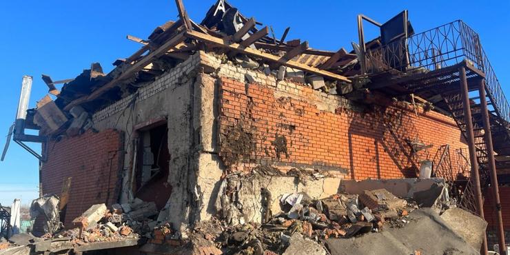 Росія завдала авіаудару по залізничному вокзалу на Харківщині: серед загиблих є 6-річна дитина