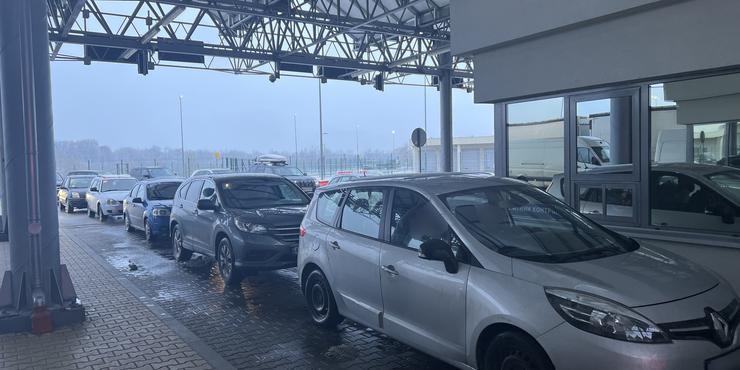 У Польщі на КПП “Медика - Шегині” почали блокувати рух автобусів
