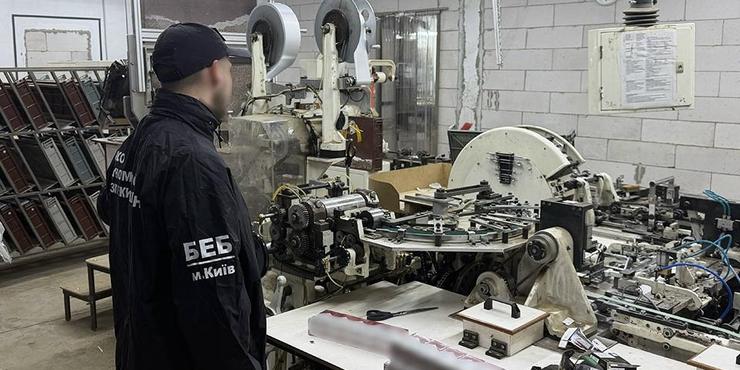 БЕБ викрило ділків, які організували незаконне виробництво сигарет у промислових масштабах