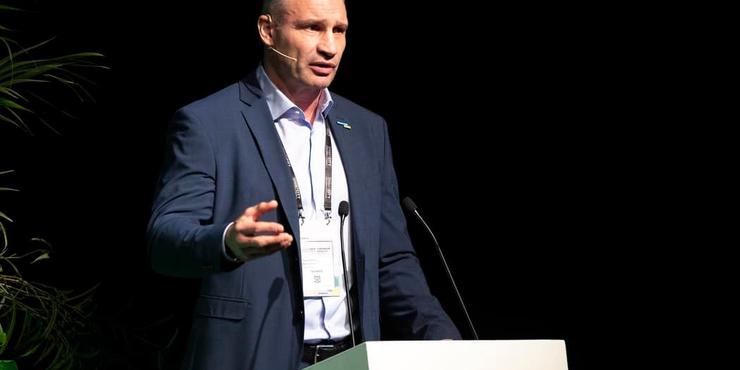 Київ отримав від США спецтехніку та генератори для роботи на котельних та станціях теплопостачання