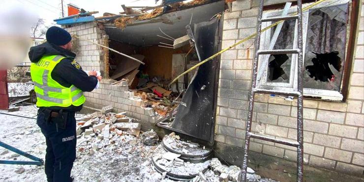 На Київщині показали наслідки ракетної атаки російських бомбардувальників