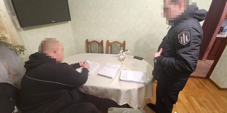 У ДБР викрили оборудку із закупівлею дров для військових ЗСУ: організатори схеми вкрали понад 100 млн грн
