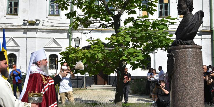 У Києво-Печерській лаврі освятили пам’ятний знак гетьману Івану Мазепі