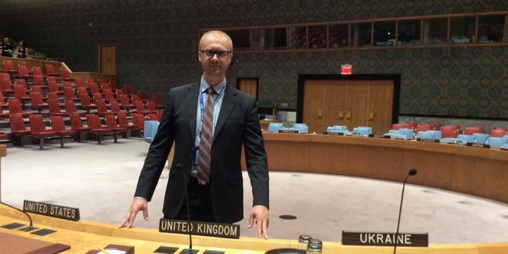 Ніколенко розповів, що в українські посольства доставили закривавлені пакунки з очима тварин