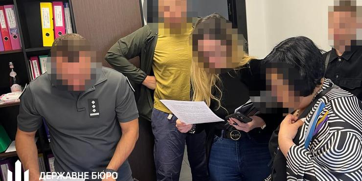 На Дніпропетровщині викрили оборудку із закупівлею неякісного одягу для військових на 200 млн грн: деталі справи