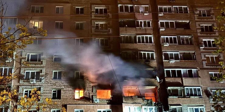 У Дніпрі російський безпілотник поцілив у багатоповерхівку: щонайменше двоє загиблих