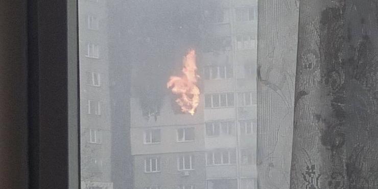 Армія РФ атакувала Київ ракетами, палає багатоповерхівка