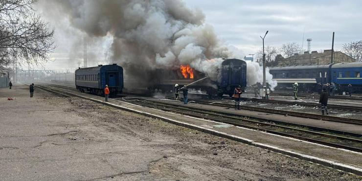 На Миколаївщині російський дрон атакував залізницю: під ударом знову був пасажирський поїзд
