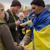 “Мить, на яку чекали”: Лубінець оголосив про завершення місії порятунку жителів Олешок Зустріч жителів Олешок в Україні