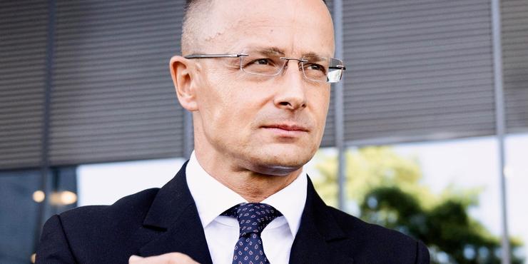 Сіярто про затримання інкасаторів “Ощадбанку”: “Це можуть бути гроші української військової мафії”