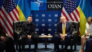 Президент України Володимир Зеленський та американський лідер Дональд Трамп Президент України Володимир Зеленський та американський лідер Дональд Трамп