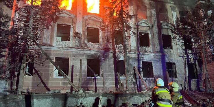 Окупати вдарили балістикою по Миколаєву: куди поцілили і що відомо про постраждалих