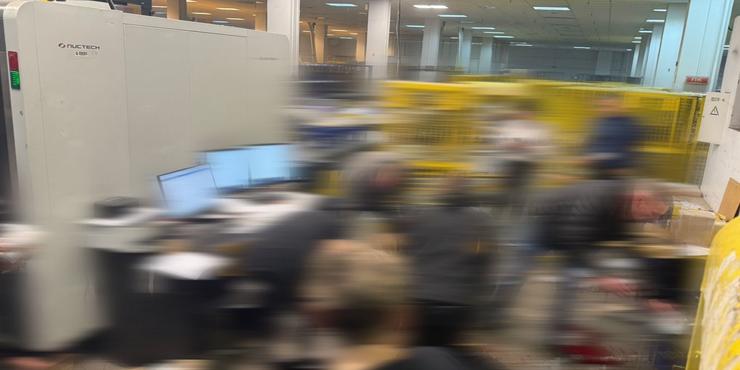 В сортувальному центрі "Укрпошти" виявили ще один пакунок, який міг вибухнути
