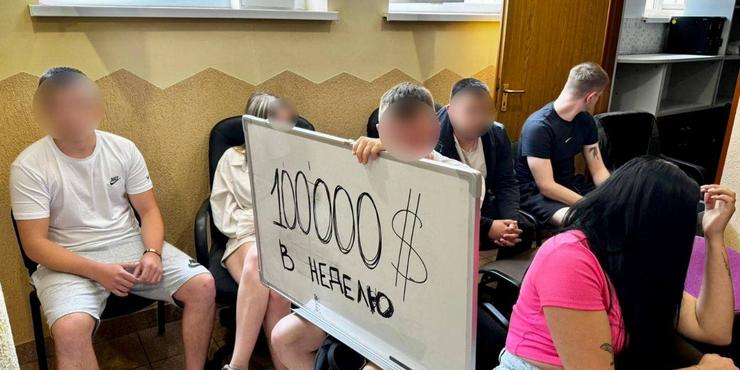 На Закарпатті викрили банду шахраїв, які "чистили" банківські рахунки іноземців: тижневий план становив $100 тис.