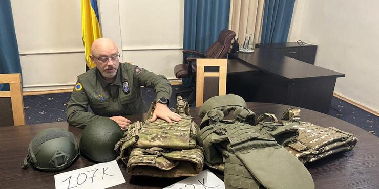 Резніков може піти у відставку. Поки він займався Рамштайном, його люди ховали "кеш", — політолог