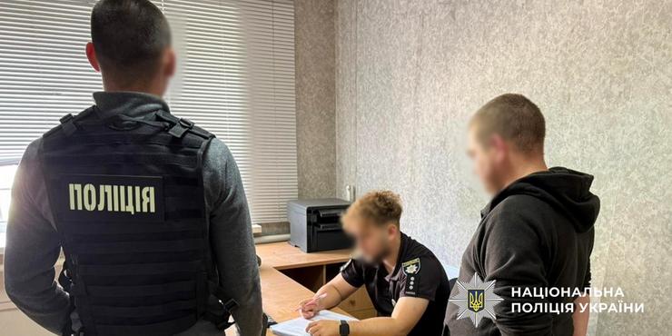 На Дніпропетровщині оголосили підозри двом працівникам ТЦК, які “викинули біля смітника” чоловіка