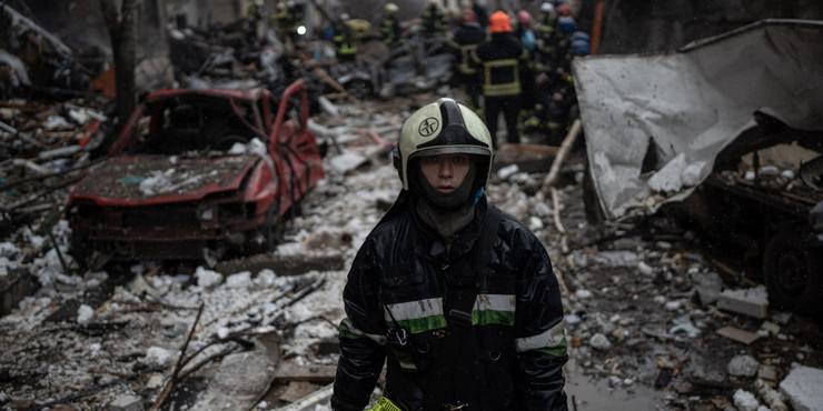 Масований удар РФ по Україні: кількість загиблих зросла до 5 осіб, в столиці досі гасять пожежу