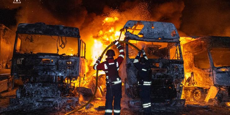 Понад 12 годин, 500 "шахедів" і понад 40 ракет атакували українські міста: Зеленський пообіцяв Росії "відповідь"