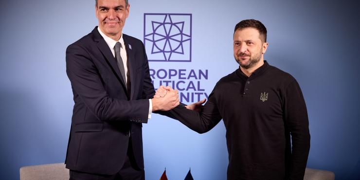Зеленський під час візиту до Британії обговорив з іспанським прем'єром графіки постачання зброї