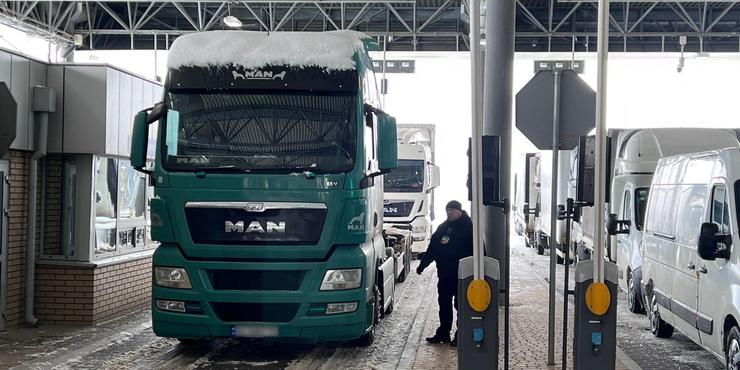 Країни Балтії відреагували на польську блокаду українського кордону: оголошено демарш