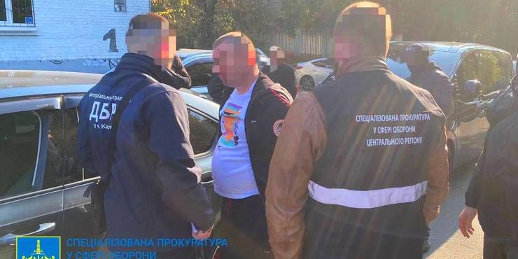 У Києві викрили трьох посадовців ТЦК, які заробили мільйони на “ухилянтах”
