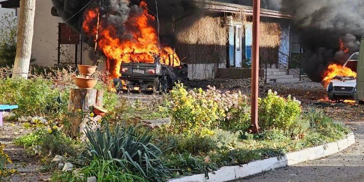 Окупанти вдарили по лікарні у центрі Херсона: кількість постраждалих зростає