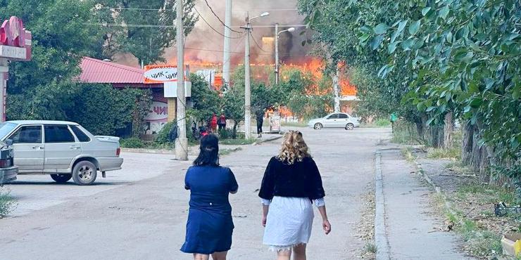 В окупованому Донецьку горить ТЦ “Галактика”: що відомо