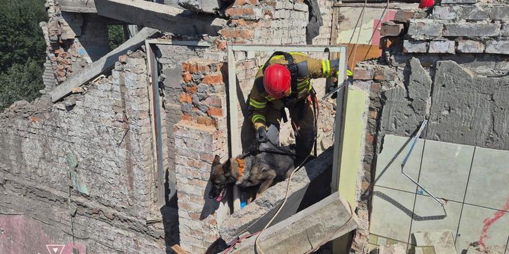 Зруйнований будинок у Львові