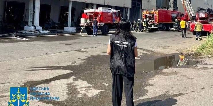 Ракетний удар по Одесі зруйнував великий склад торговельної мережі, — генпрокуратура