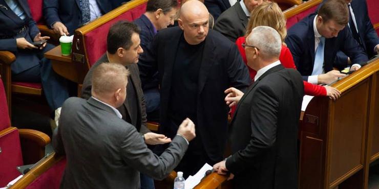 Декларації нардепів групи "За майбутнє": обранці у 2025 році жили за рахунок дружин, оренди або дивідендів