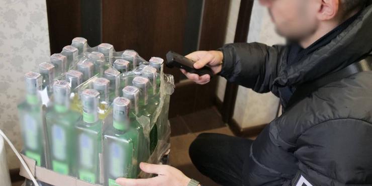БЕБ викрило на Волині підпільні цехи з виробництва фальсифікованого алкоголю та тютюну на 2 млн грн