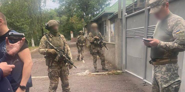 В Україні викрили масштабну схему ухилення від призову: обшуки тривають в 11 областях