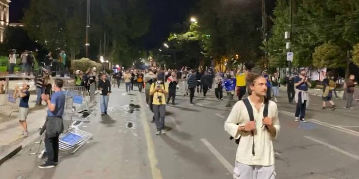 У Тбілісі поліція гумовими кулями, газом і водометами розігнала мітинг проти закону про іноагентів