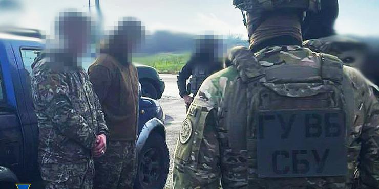 На Донеччині контрактників заскочили на спробі продажу трофейної зброї: в СБУ повідомили деталі