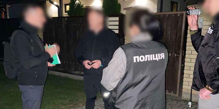 На Київщині сільголову підозрюють у збитках на 2,5 млн грн під час закупівлі одягу для добровольців