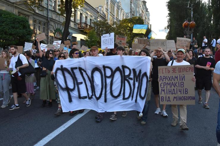 У центрі Києва розпочалася хода на підтримку Федорова та реформ в оборонній сфері Хода на підтримку Михайла Федорова