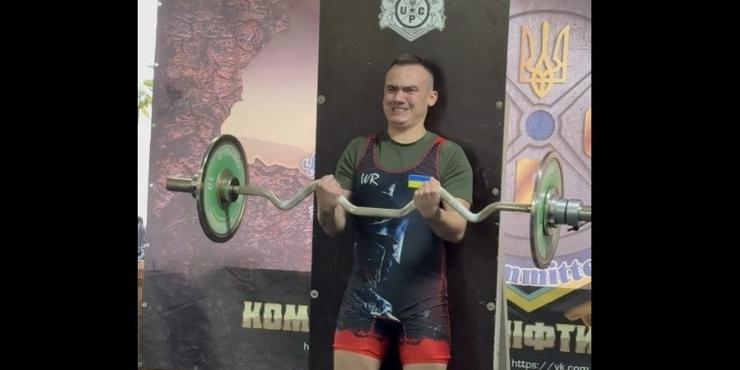 Прикордонник, який отримав поранення на війні, виборов “золото” на змаганнях з пауерліфтингу