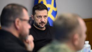 Зеленський пообіцяв посилити захист дата-центрів та об’єктів, які мають критичне значення у сфері зв’язку Володимир Зеленський
