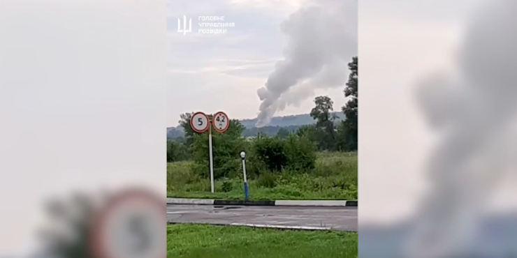 Бійці ГУР знищили великий склад боєприпасів на території РФ: вибухатиме ще довго