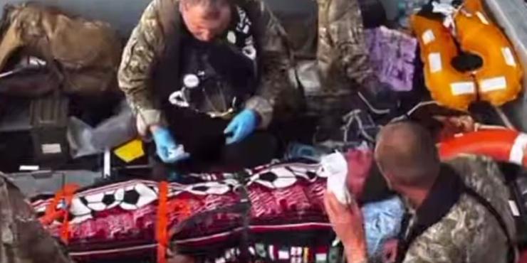 Розвідники показали операцію з порятунку побратима, який 12 годин провів один у Чорному морі