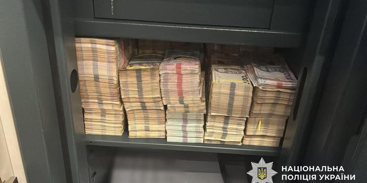 В Україні викрили злочинну спільноту "Хімпром", яка займалася наркоторгівлею та шахрайством