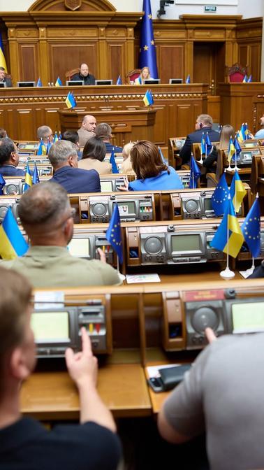 Уряд вніс в Раду законопроєкт про довічні виплати нардепам-засновникам України Уряд вніс у Раду законопроєкт про довічні виплати нардепам-засновникам України