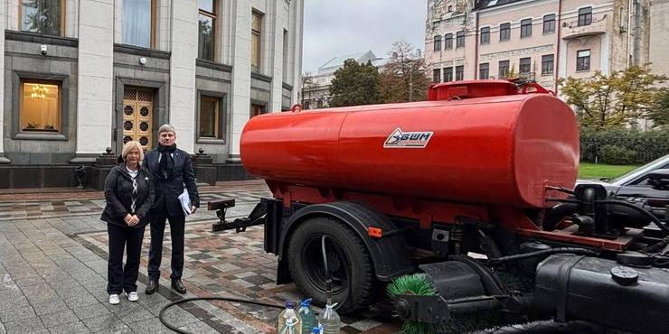 Рада залишилася без води через атаку РФ, а до Кабміну привезли біотуалети, — Геращенко