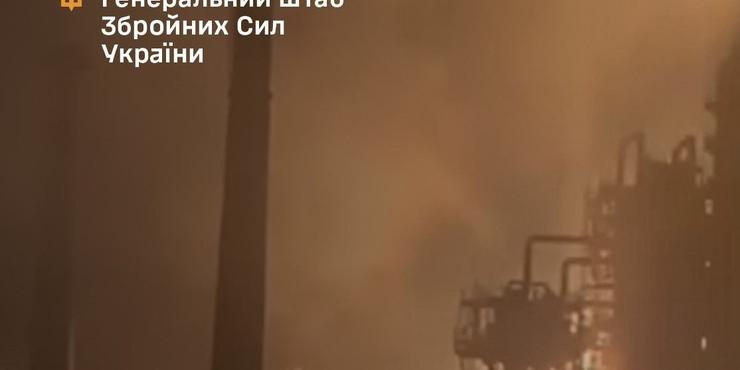 ЗСУ уразили черговий НПЗ “Роснєфті” та склад боєприпасів у РФ
