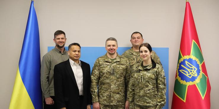 Делегація посольства США прибула до експертно-криміналістичного центру ДПСУ ділитися досвідом щодо безпеки документів