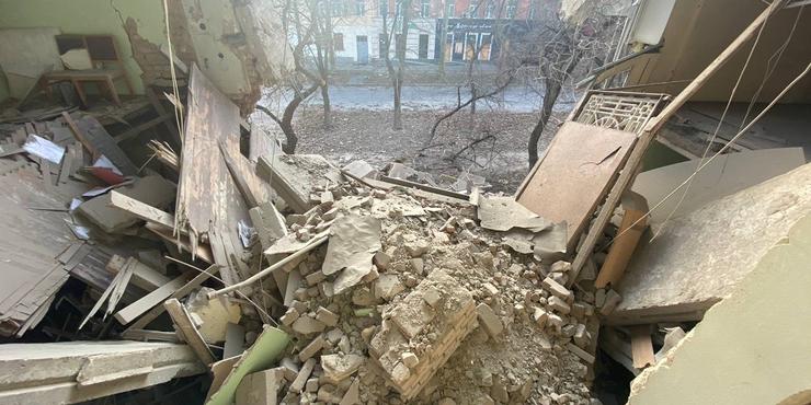 На Херсонщині окупанти з танку обстріляли міський ринок: 5 поранених