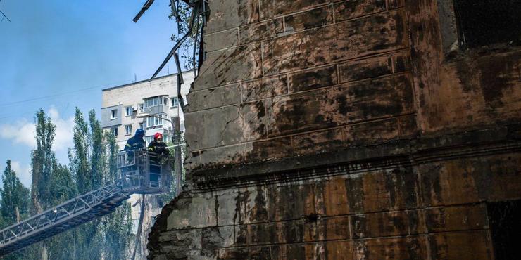 У Дніпрі оголосили день жалоби: кількість постраждалих від ракетного удару РФ сягнула 30 осіб