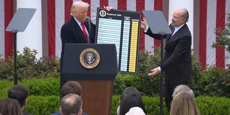Трамп заявив, що ухвалив 90-денну "заморозку" митних тарифів "від щирого серця" і без погодження з юристами