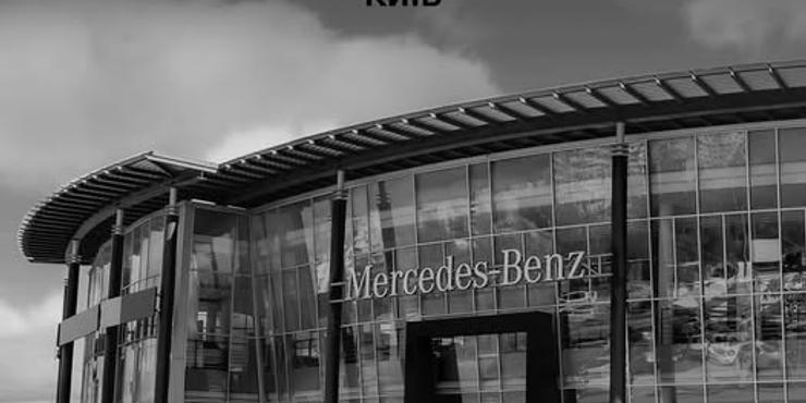 РФ вдарила по автоцентру Mercedes, Ducati та KIA у Києві: загинули двоє співробітників