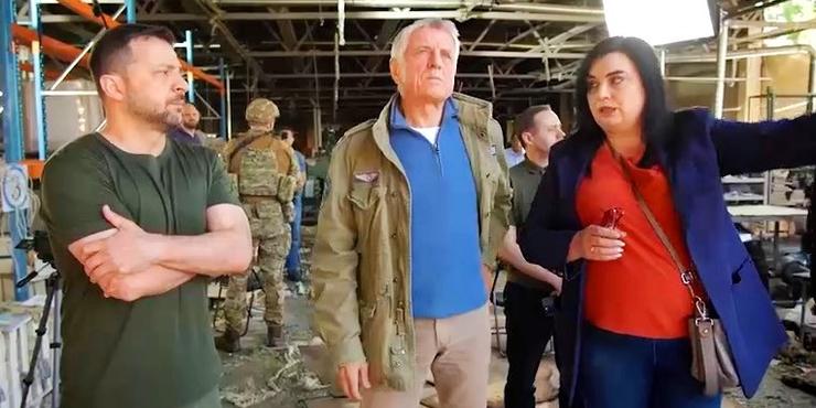 Зеленський відвідав обстріляний РФ поліграфічний комплекс у Харкові, де знищено понад 50 тис. книг